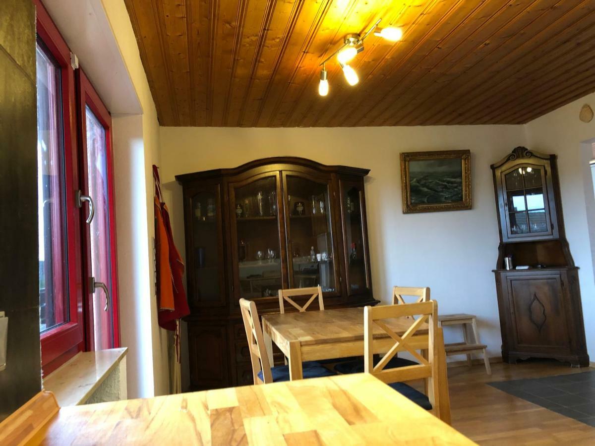 Natürlicher Holzkomfort Im Hessischen Kegelspiel Hünfeld